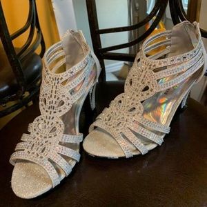 Bella Hanna heels